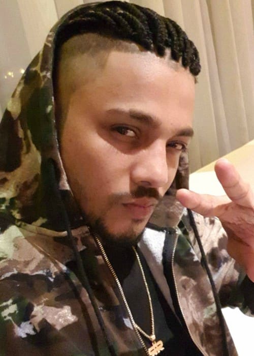 Raftaar in an Instagram selfie as seen in December 2017