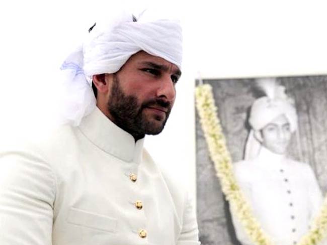 Saif Ali Khan getting crowned as Nawab of Pataudi in 2011