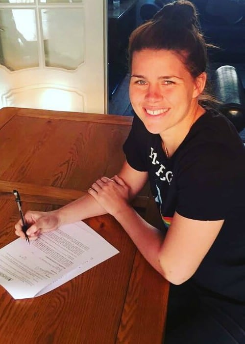 Savannah Marshall while signing a management contract with Affiliation Management in May 2017