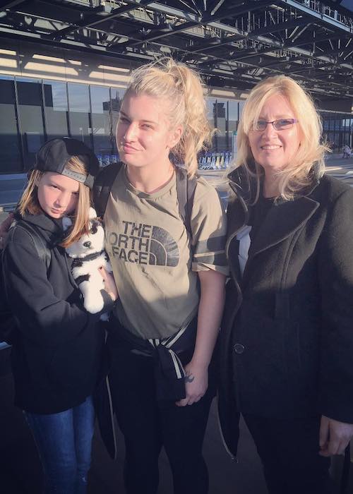 Toni Storm with her mother and younger sister in February 2018