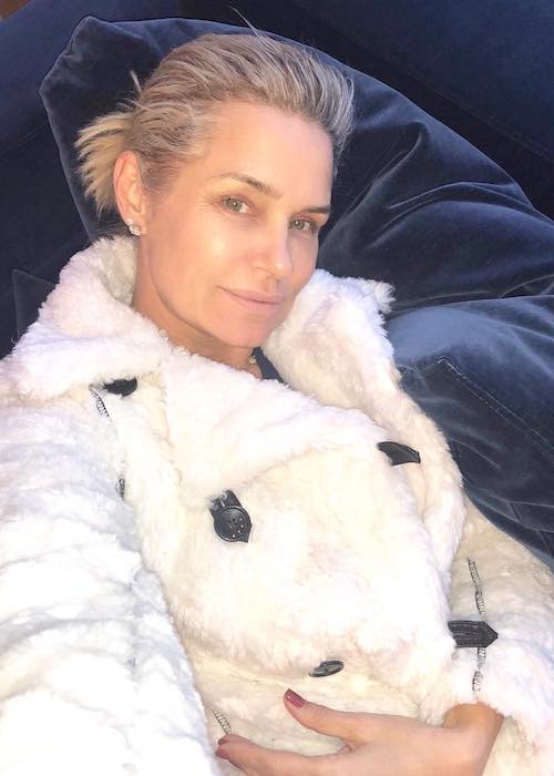 Yolanda Hadid in white coat in a January 2018 selfie