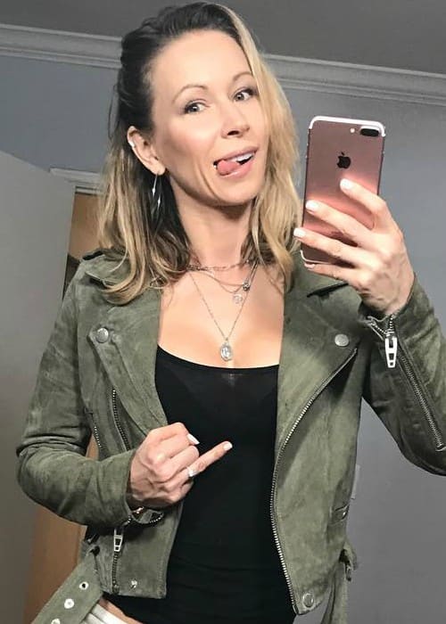 Zuzka Light showing her engagement ring in a selfie in January 2018