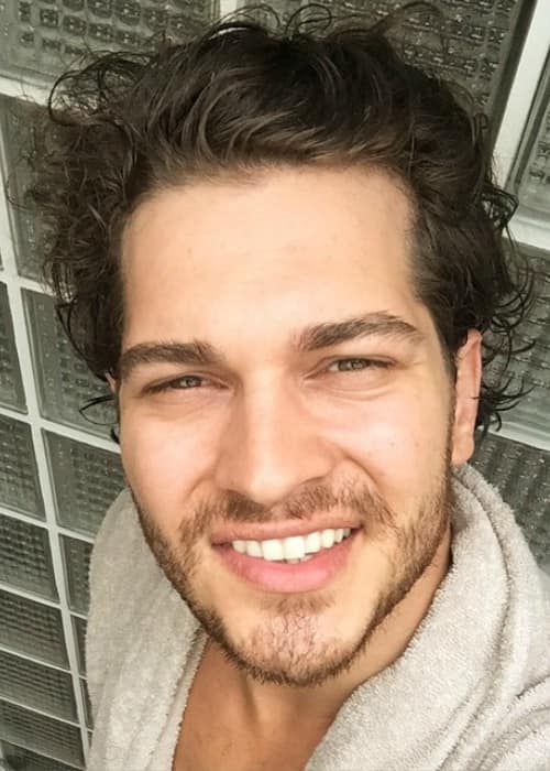 Çağatay Ulusoy in a selfie in June 2015