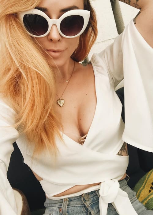 Alysha Nett promoting Crap Eyewear in a selfie in February 2018