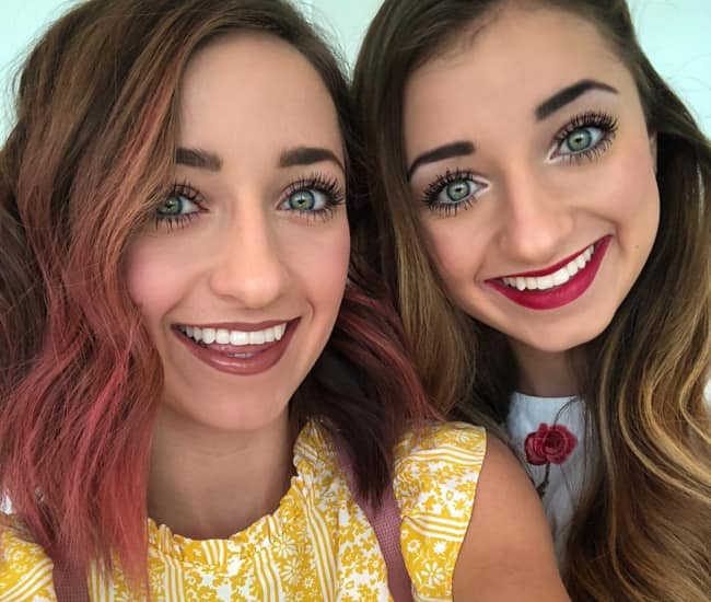Bailey McKnight (Left) and Brooklyn McKnight in a selfie in May 2018