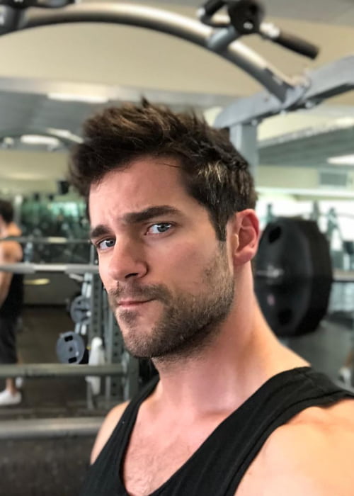 Brant Daugherty Height, Weight, Age, Body Statistics - Healthy Celeb