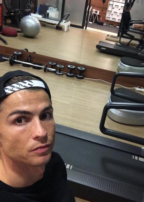 Cristiano Ronaldo gym selfie in 2018