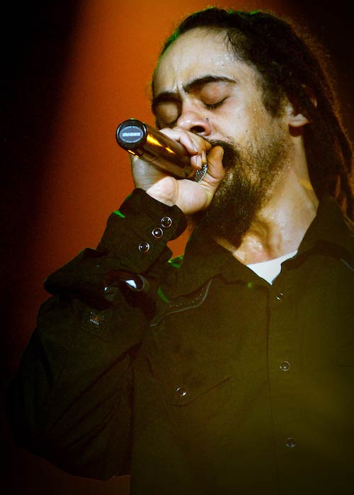 Damian Marley singing at Castillo Marroquín, Bogotá in November 2011