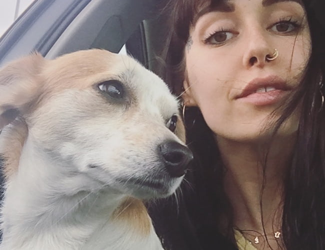 Hannah Pixie Snowdon in a selfie with her dog in August 2017