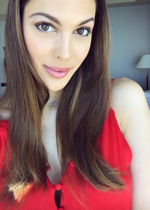 Iris Mittenaere in a selfie in March 2018