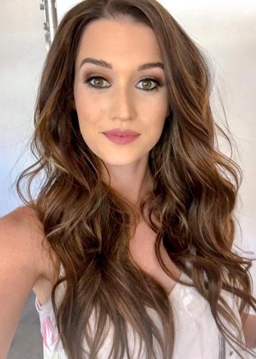 Jade Roper wearing makeup and showing her new hair in April 2018