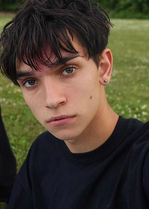 Lucas Dobre Height, Weight, Age, Body Statistics - Healthy Celeb