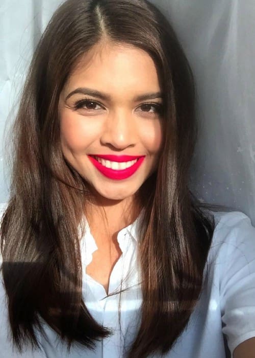 Maine Mendoza in an Instagram selfie as seen in November 2015