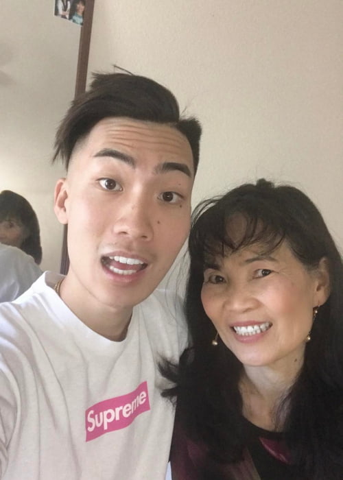 RiceGum in a selfie with his mom in May 2017