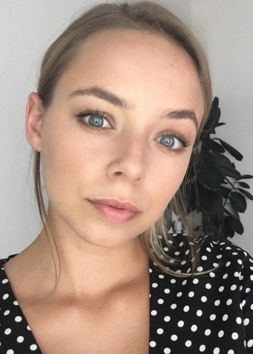 Sacha Parkinson Height, Weight, Age, Boyfriend, Family, Facts, Biography