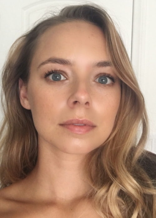 Sacha Parkinson in an Instagram selfie as seen in March 2018