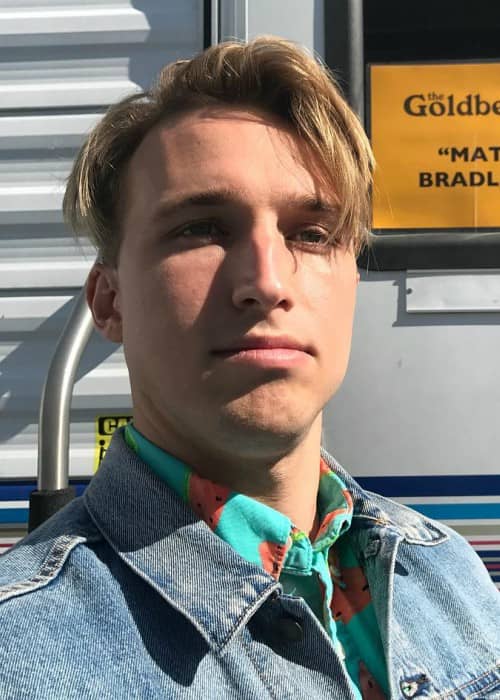 Shayne Topp Height, Weight, Age, Body Statistics - Healthy Celeb