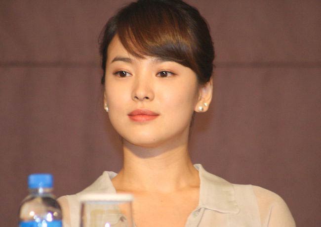 Song Hye-kyo in Worlds Within production presentation in 2008