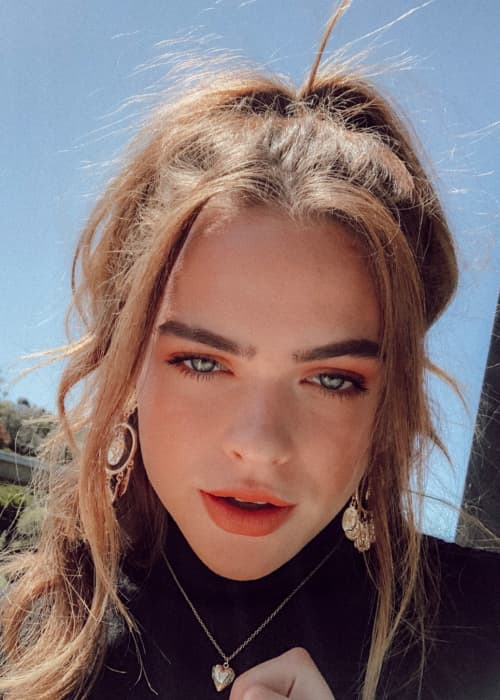 Summer McKeen promoting Sephora Collection in an Instagram selfie as seen in April 2018