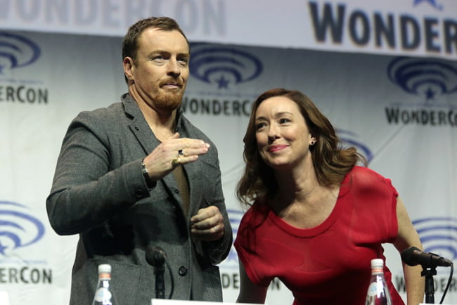 Toby Stephens and Molly Parker speaking at the 2018 WonderCon