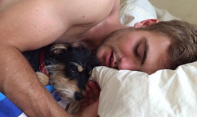 Alex Roe with his dog as seen in June 2016