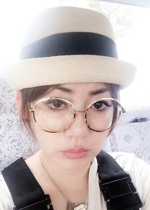 Ami Onuki wearing spectacles in September 2017