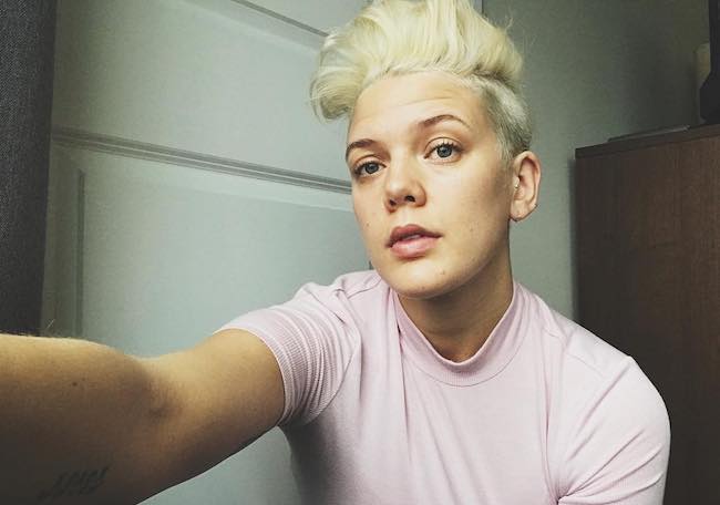 Betty Who in a selfie in November 2017