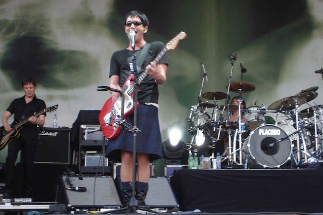 Brian Molko performing in skirt in 2007