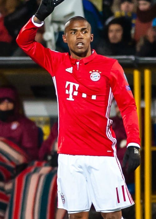 Douglas Costa during a Champions League game in November 2016