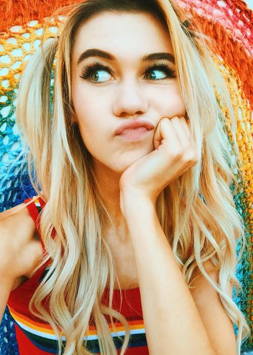 Jessie Paege with rainbow like background in April 2018