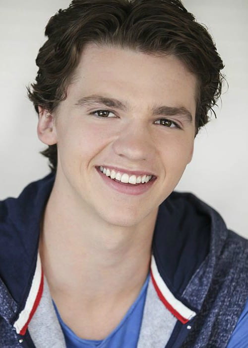 Joel Courtney Height, Weight, Age, Girlfriend, Family, Facts, Biography