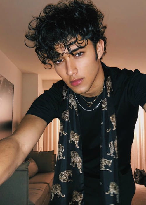 Joel Pimentel promoting Dolce & Gabbana in an Instagram post as seen in April 2018