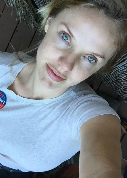 Kelli Garner in a selfie in June 2018