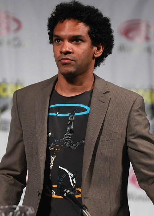 Khary Payton speaking at the 2014 WonderCon