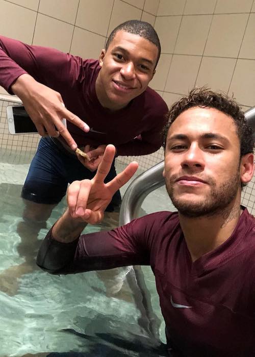 Kylian Mbappé with Neymar Jr. in November 2017