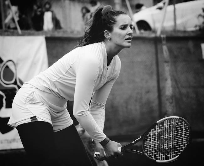 Laura Robson waiting for a shot in a match in March 2018