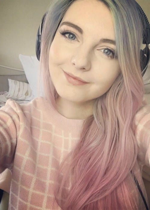 Lizzie LDShadowLady in a selfie as seen in August 2016