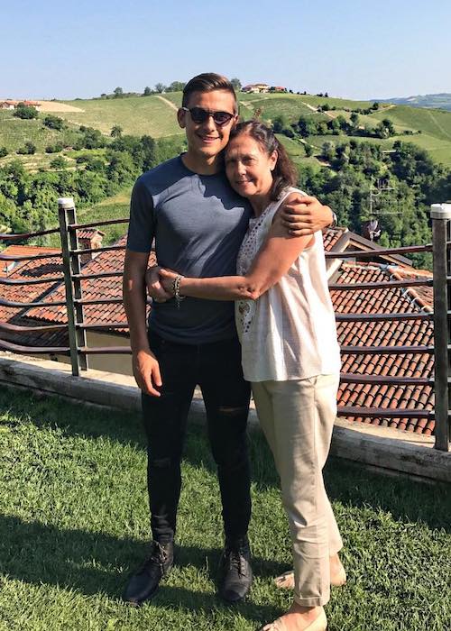 Paulo Dybala with his mother in May 2018