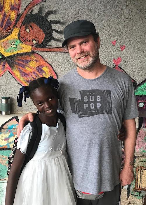 Rainn Wilson with a kid named Yusemika from BSEIPH handicap program at Gonaïves, Haiti in November 2017