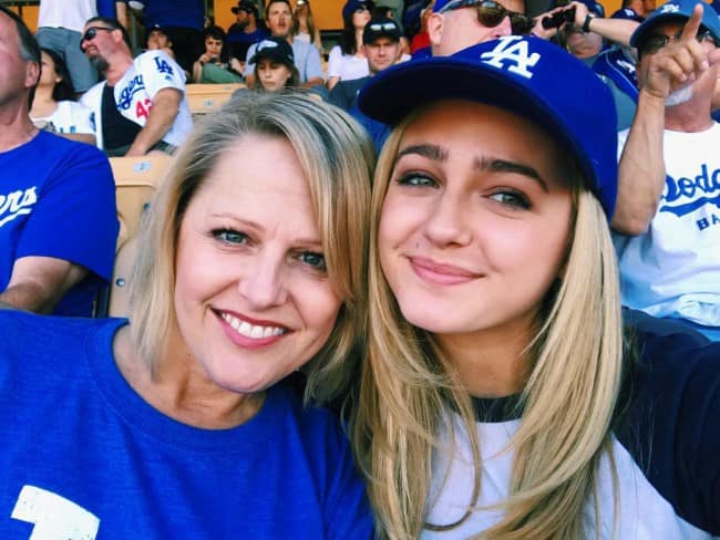 Sophie Reynolds in a selfie with her mother in May 2018