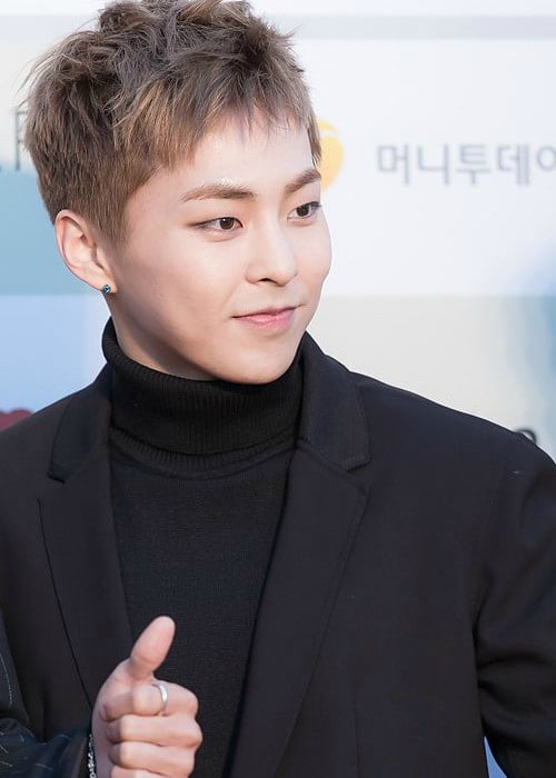 Xiumin at Gaon Chart K-pop Awards red carpet in February 2016