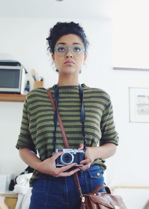 Aisha Dee in a mirror selfie in August 2015