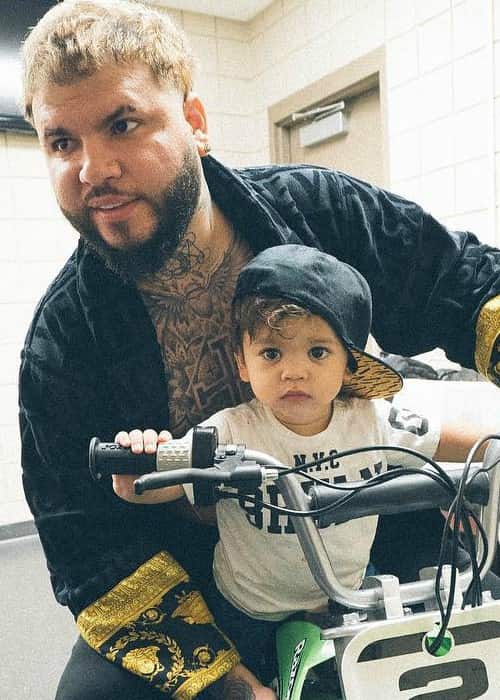 Farruko in an Instagram post with his son as seen in May 2018