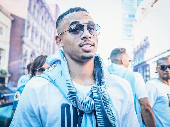 Gabriel Jesus wearing shades in a cook blue dress in May 2018