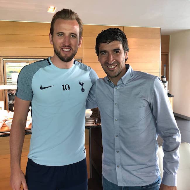 Harry Kane with former Spanish footballer Raúl González in May 2018