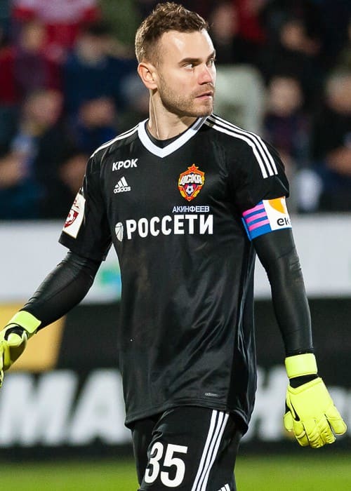 Igor Akinfeev during a match in April 2018