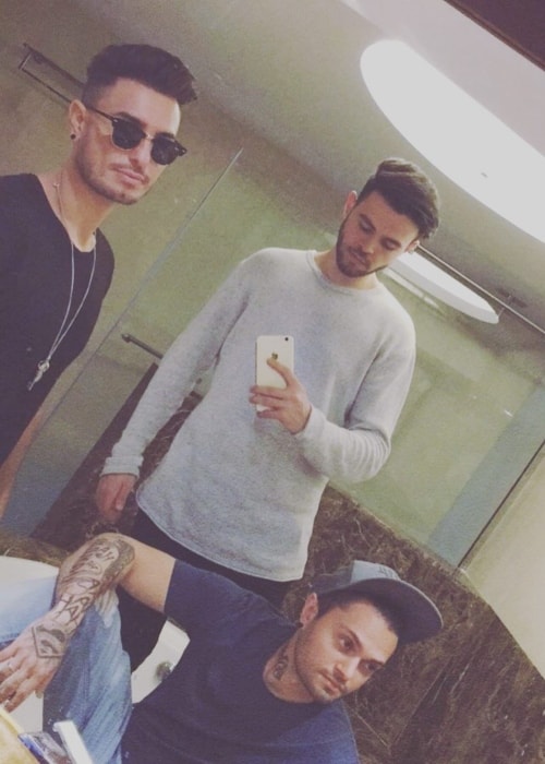 James Yammouni in a mirror selfie with Faydee (Left) and Ronnie (Right) in August 2017