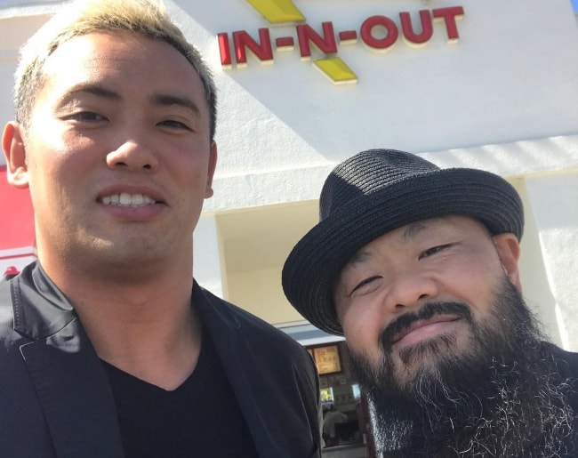 Kazuchika Okada in a selfie while grabbing a meal in March 2018