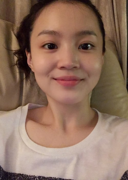 Lee Hi in an Instagram selfie as seen in April 2018