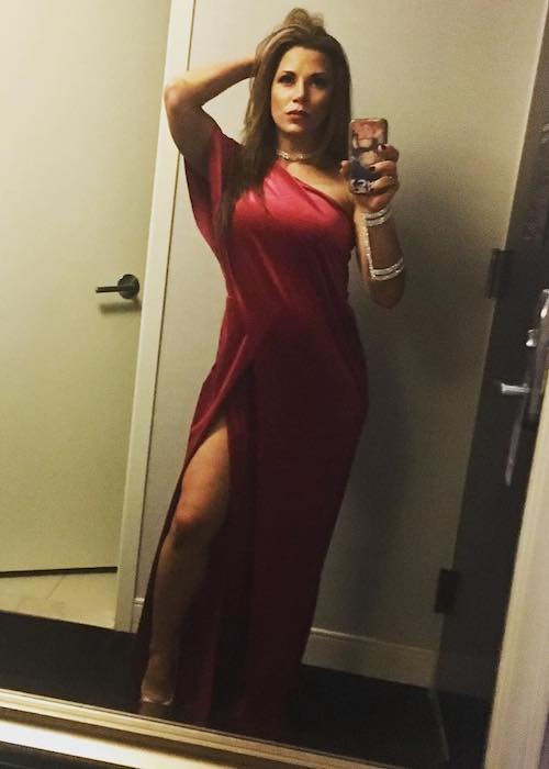 Mickie James in a mirror selfie at Mercedes-Benz Superdome in April 2018